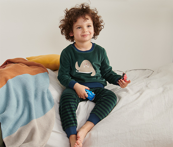 Detské pyžamo z plyšovej pleteniny s potlačou s motívom mroža 650110 z  e-shopu Tchibo.sk