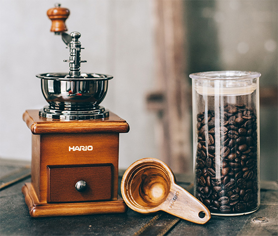 Tradičný ručný mlynček na kávu, Hario 626608 z e-shopu Tchibo.sk