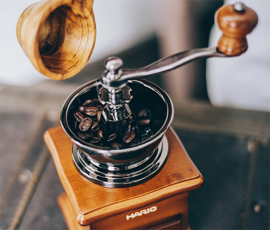 Tradičný ručný mlynček na kávu, Hario 626608 z e-shopu Tchibo.sk